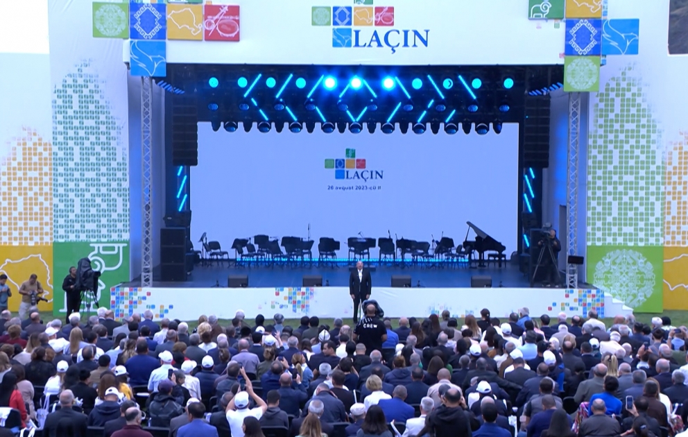 Le président azerbaïdjanais et la première dame participent aux festivités organisées au bord de la rivière Hekeri à l’occasion de la Journée de la ville de Latchine  Le chef de l’Etat prononce un discours VIDEO