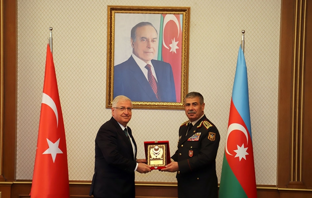 Azərbaycanın müdafiə naziri Türkiyənin milli müdafiə naziri ilə görüşüb VİDEO