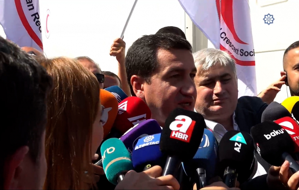 Hikmət Hacıyev: Ermənistan və qondarma kriminal rejim yol mövzusunu məqsədyönlü şəkildə siyasi spekulyasiya və siyasi manipulyasiya mövzusuna çeviriblər VİDEO