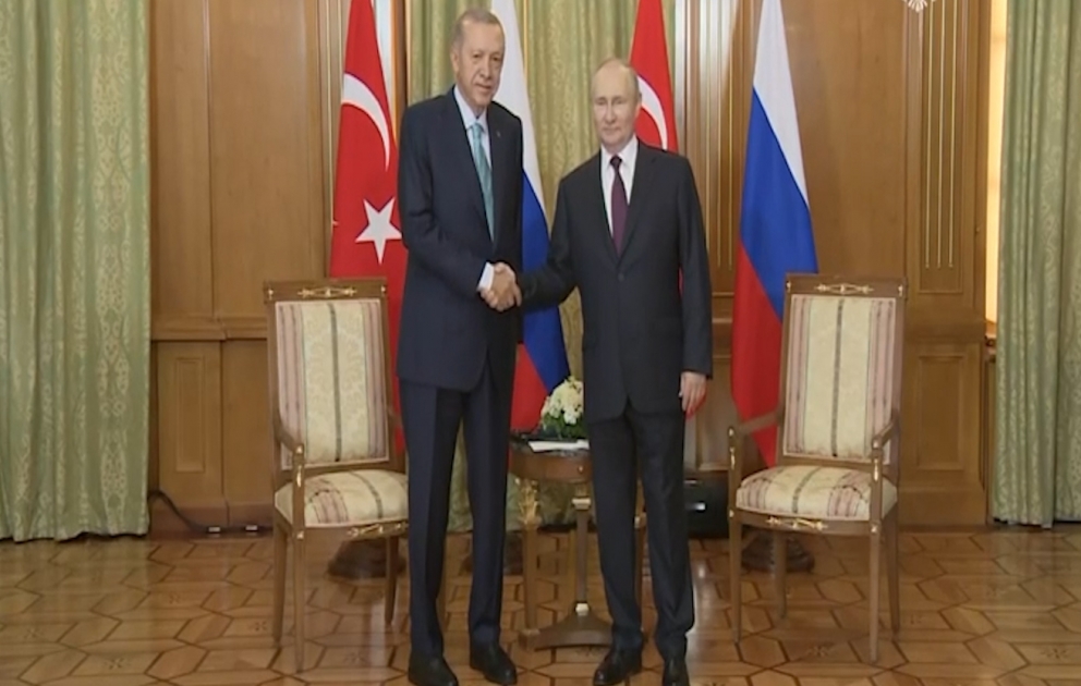 Les présidents turc et russe se rencontrent à Sotchi VIDEO