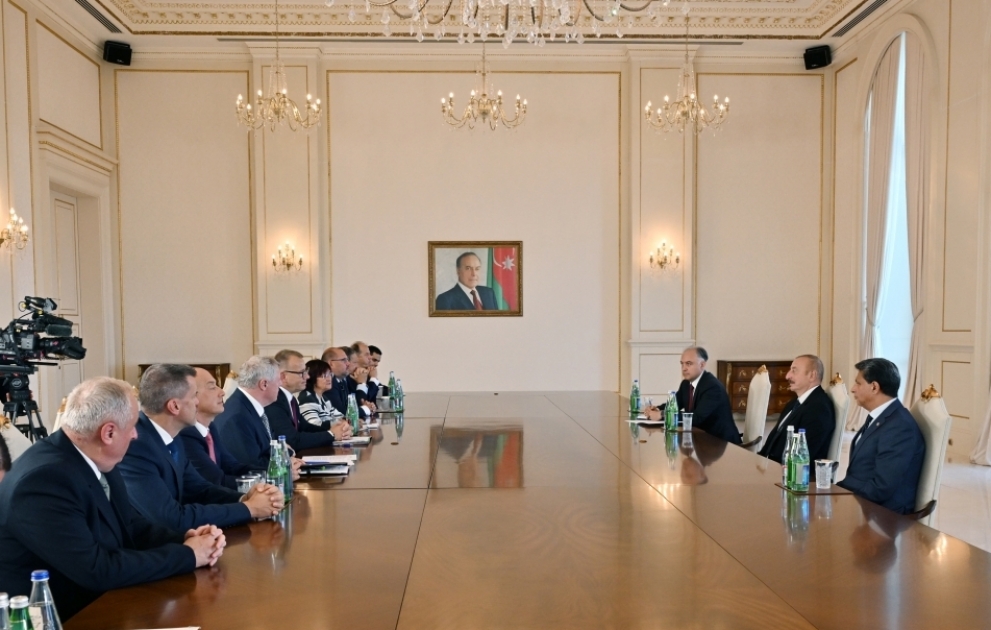 Prezident İlham Əliyev Slovakiya parlamenti sədrinin rəhbərlik etdiyi nümayəndə heyətini qəbul edib VİDEO