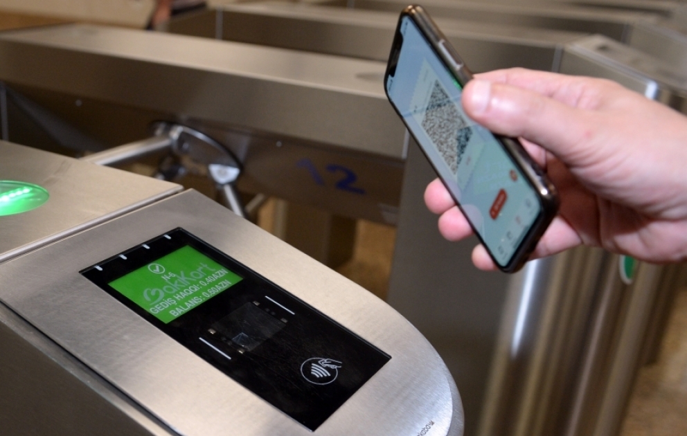 Metropolitendə gediş haqqını QR biletlə ödəməsinə başlanılıb VİDEO