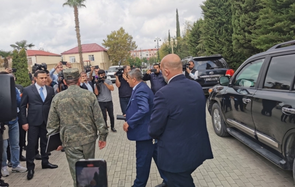 Vertreter der armenischen Gemeinde Karabachs zu einem Treffen nach Jewlach eingetroffen VIDEO