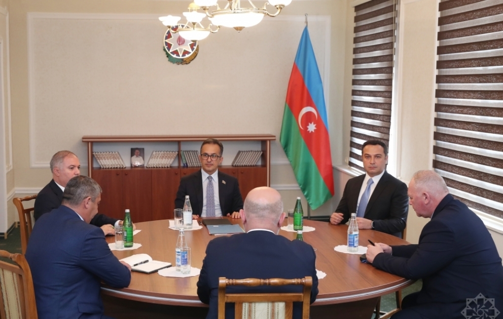 Delegationen aus Aserbaidschan und Karabach treffen sich für Verhandlungen in Jewlach VIDEO
