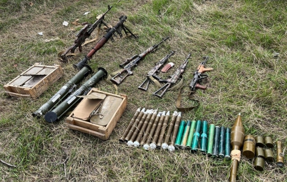 На территории Агдамского района конфискована боевая техника, оружие и боеприпасы различного назначения ВИДЕО