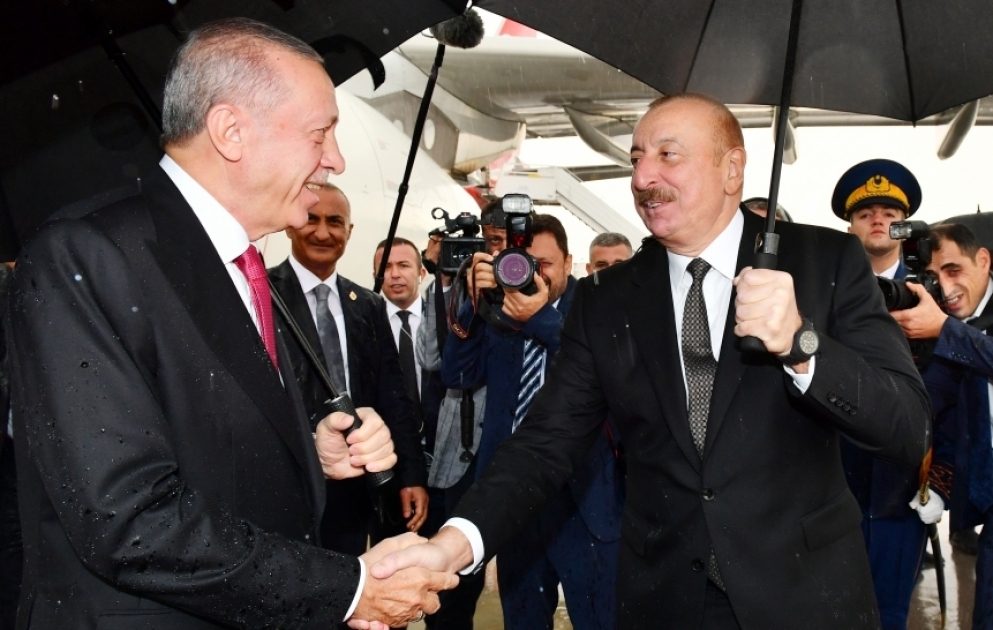 Türkischer Präsident Recep Tayyip Erdogan zu Staatsbesuch in Aserbaidschan eingetroffen VIDEO