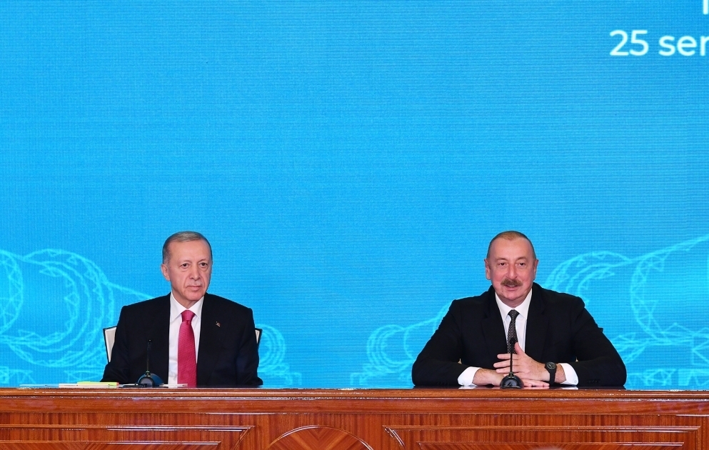 Präsident Ilham Aliyev und Präsident Recep Tayyip Erdogan geben Presseerklärungen ab VIDEO