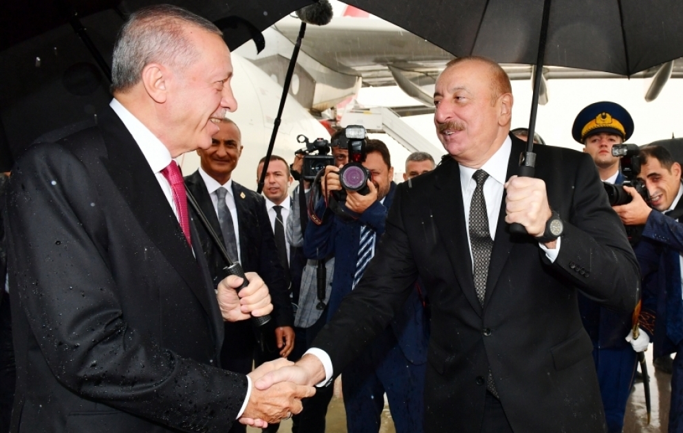 Visite officielle du président turc au Nakhtchivan Cérémonie d’accueil à l’Aéroport international de Nakhtchivan VIDEO