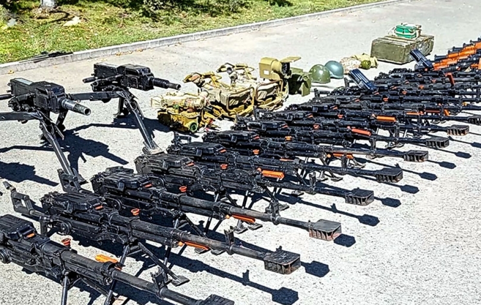 Видеокадры конфискованного с территории Ходжалинского района оружия и боеприпасов ВИДЕО
