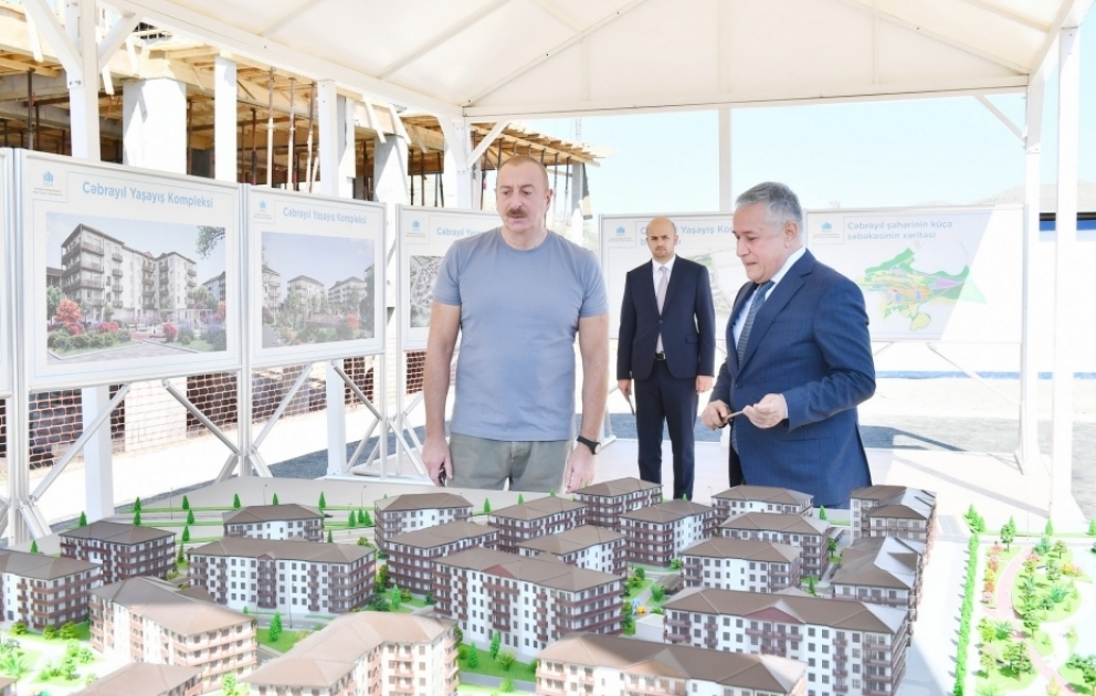 Präsident Ilham Aliyev besichtigt Baufortschritt des Wohnkomplexes Jabrayil VIDEO