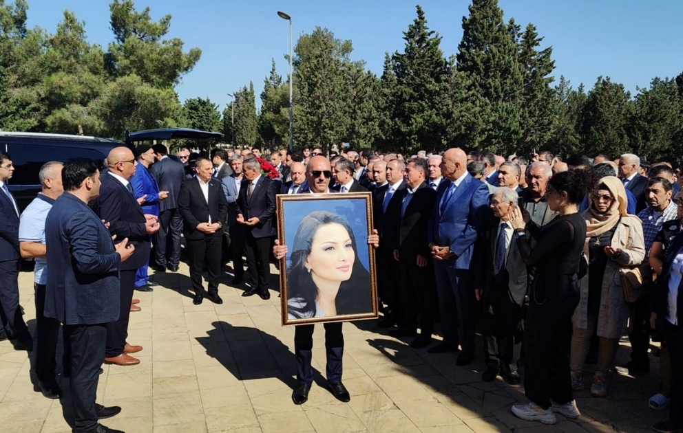 Qənirə Paşayeva İkinci Fəxri xiyabanda dəfn edilib VİDEO