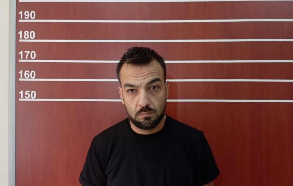 Dələduzluqla vətəndaşların 20 min manata yaxın pulunu mənimsəyən şəxs saxlanılıb VİDEO