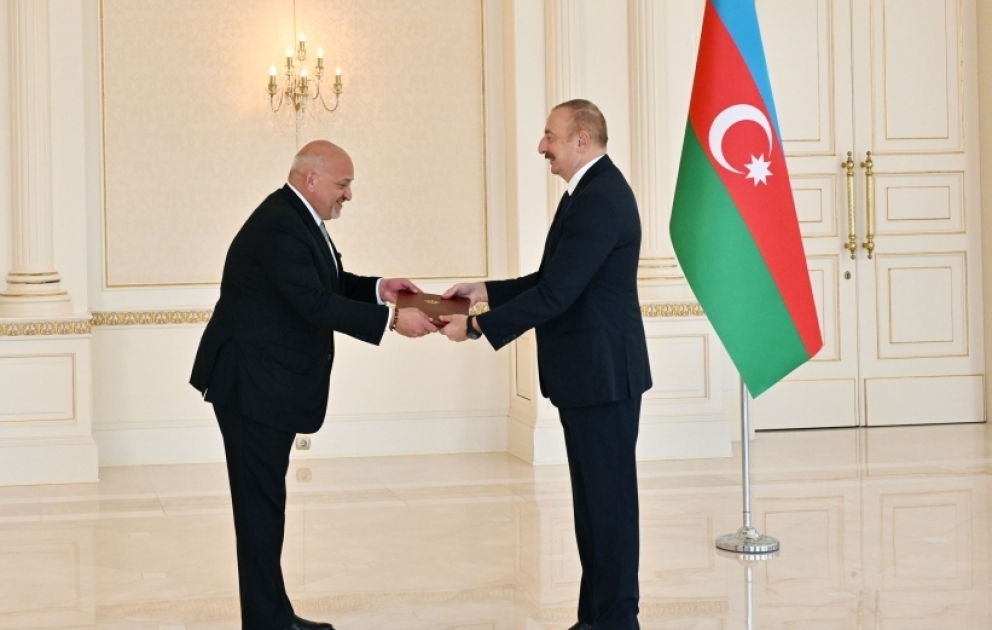Президент Азербайджана Ильхам Алиев принял верительные грамоты новоназначенного посла Иордании в нашей стране ВИДЕО