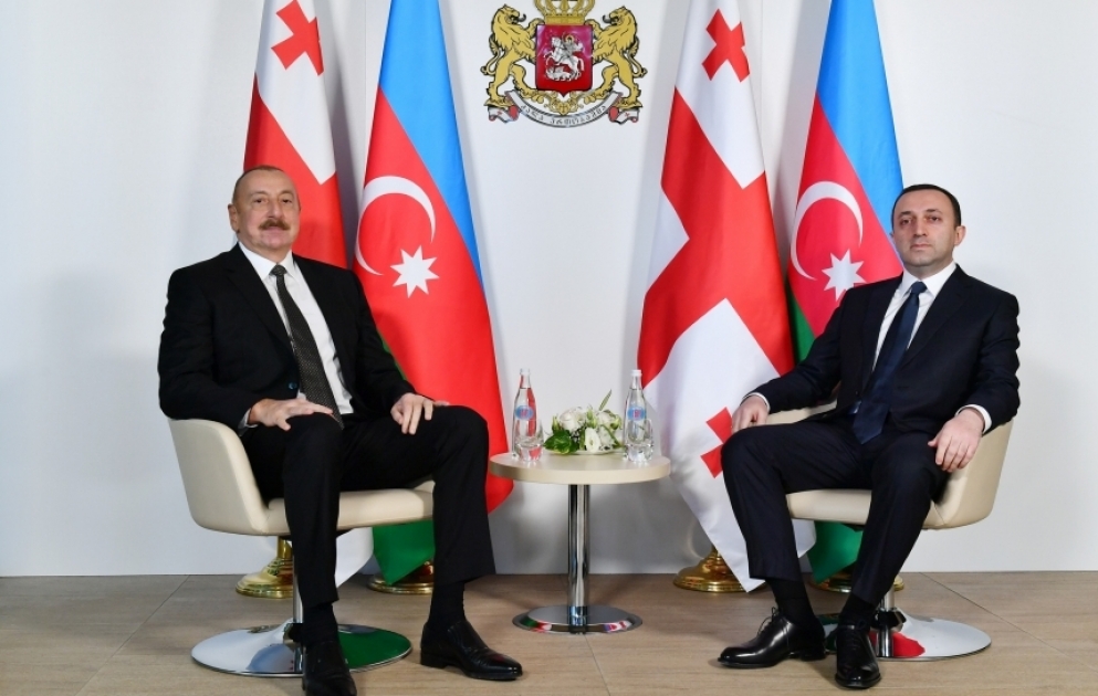 Präsident Ilham Aliyev und Premierminister von Georgien Irakli Garibashvili treffen sich zu Vier-Augen-Gespräch VIDEO