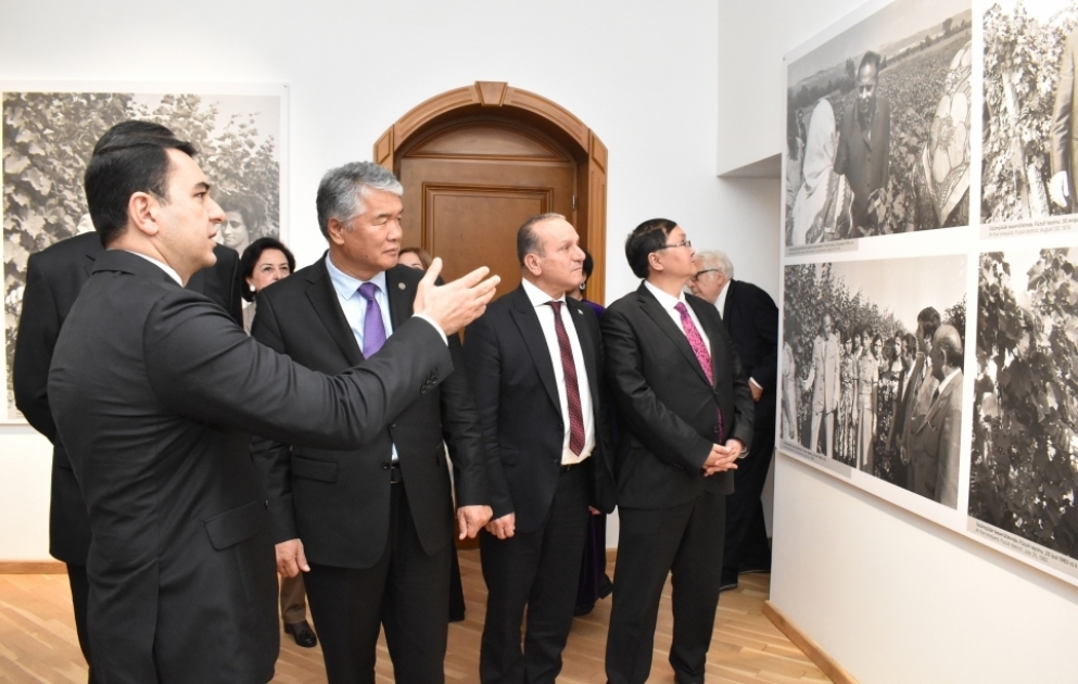 Участники I Культурного форума тюркского мира ознакомились с фотовыставкой «Гейдар Алиев и Карабах» ВИДЕО