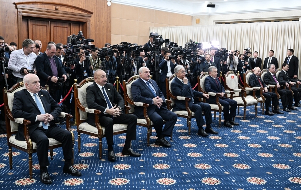 Prezident İlham Əliyev Bişkekdə Prezident Şavkat Mirziyoyevin təltifolunma mərasimində iştirak edib VİDEO