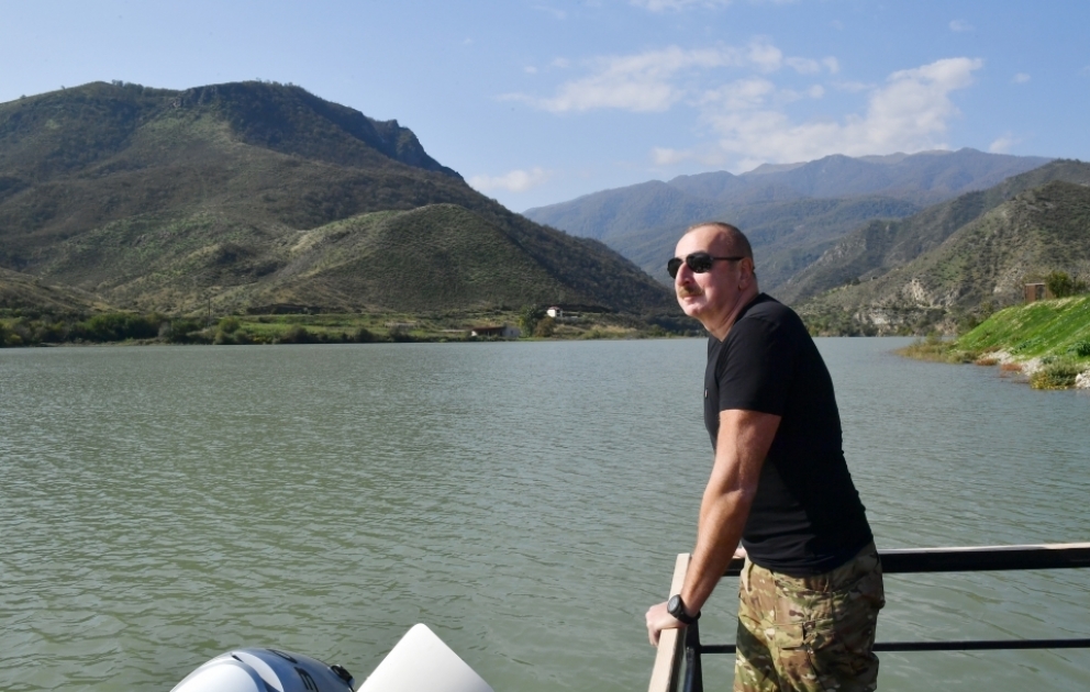 Aserbaidschans Präsident Ilham Aliyev besucht in Tartar Region  AKTUALISIERT VIDEO
