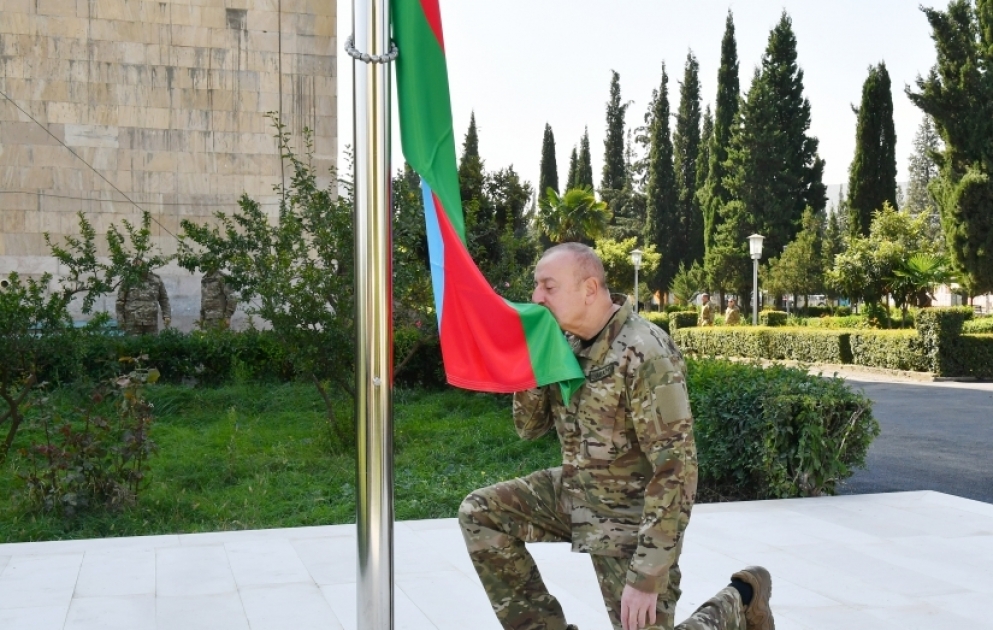 Президент Ильхам Алиев поднял Государственный флаг Азербайджана в городе Агдере  ОБНОВЛЕНО ВИДЕО