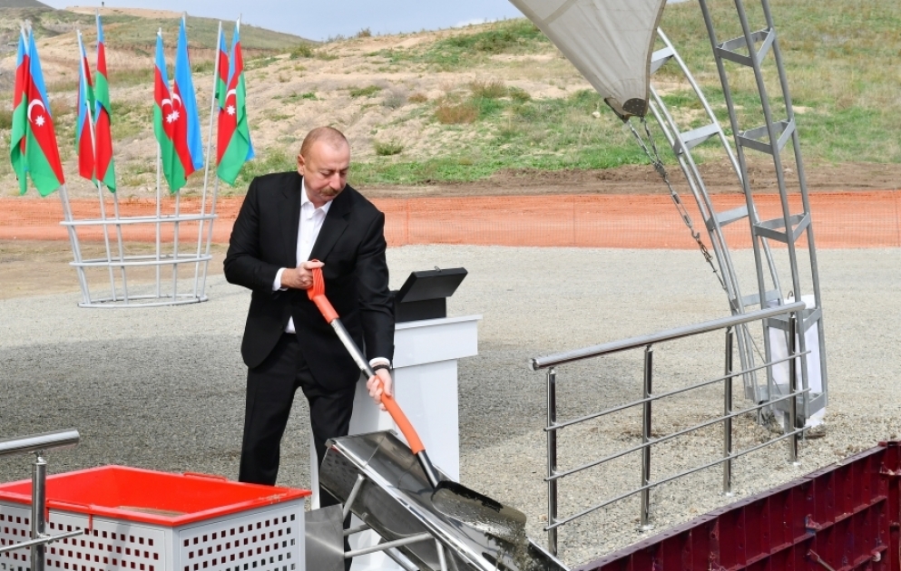 Prezident İlham Əliyev Füzuli rayonunun Cuvarlı kəndinin təməlini qoyub YENİLƏNİB VİDEO