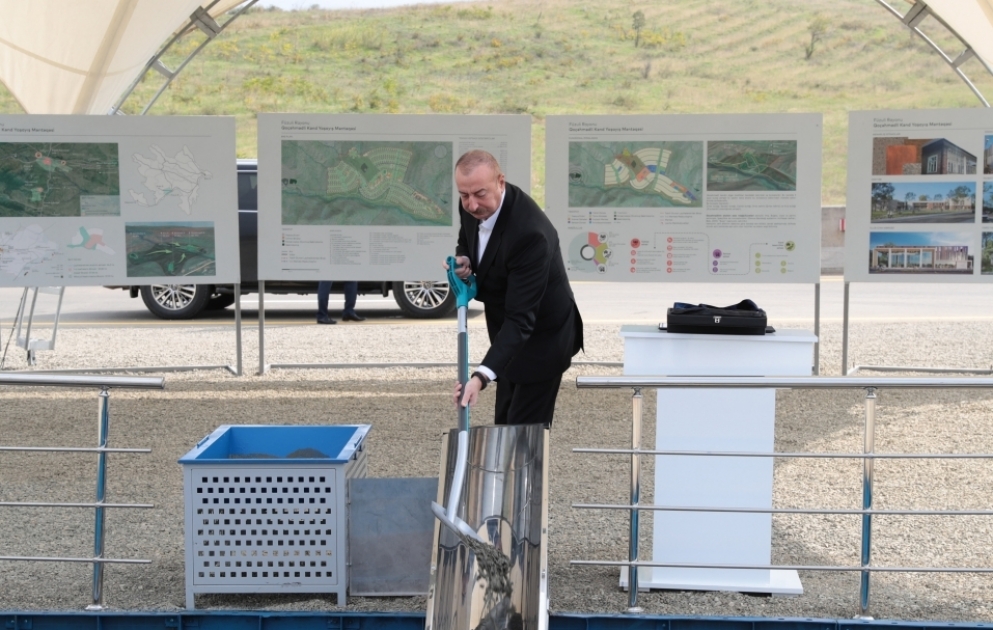 Fuzouli : Le président Ilham Aliyev pose la première pierre du village de Gotchahmadli  MIS A JOUR VIDEO