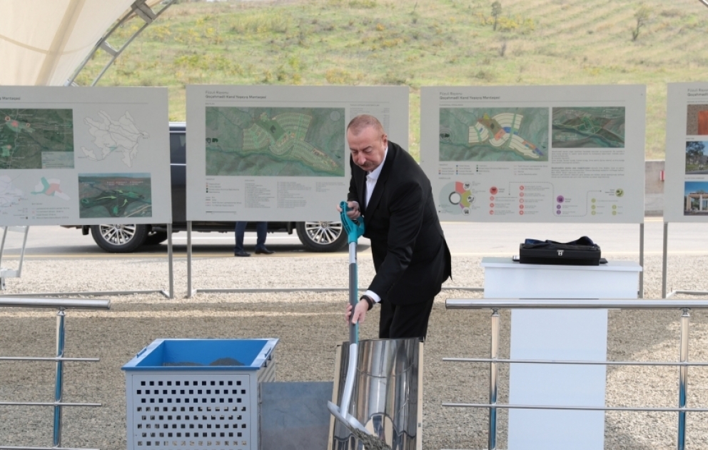 Präsident Ilham Aliyev legt Grundstein für das Dorf Gochahmadli in Region Füsuli  AKTUALISIERT VIDEO