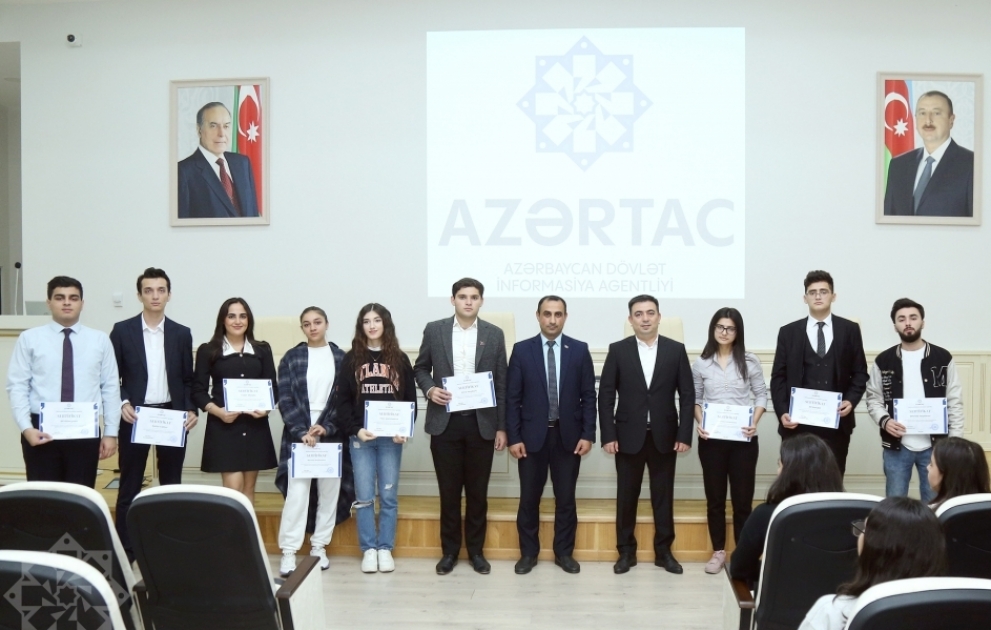 AZƏRTAC-ın təcrübə proqramında iştirak edən tələbələrə sertifikatlar təqdim olunub VİDEO