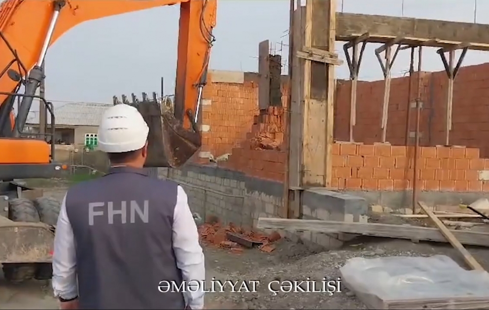 FHN: Yevlax rayonunda qanunsuz tikili sökülüb VİDEO