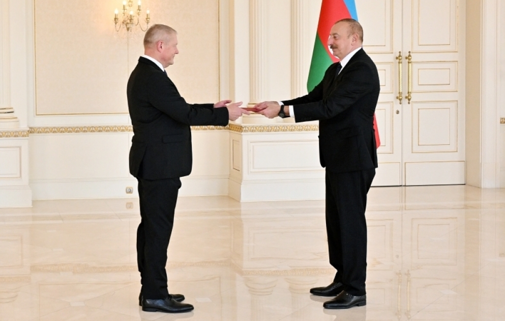 Le président Ilham Aliyev reçoit les lettres de créance du nouvel ambassadeur de Lettonie en Azerbaïdjan  MIS A JOUR VIDEO