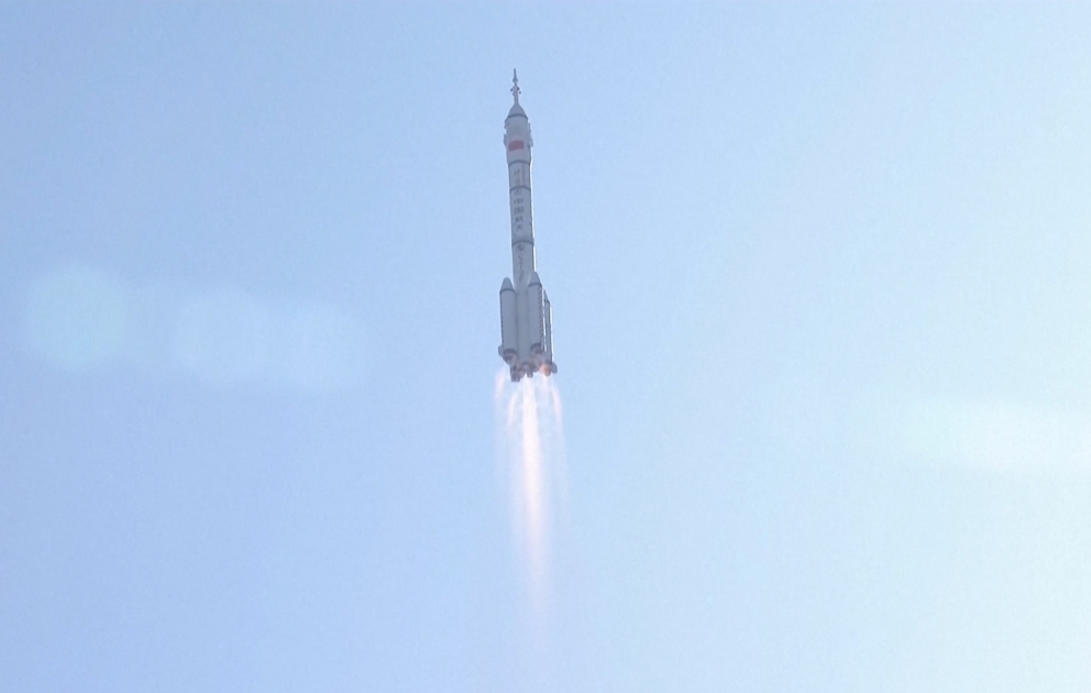 China schickt drei Astronauten ins Weltall VIDEO