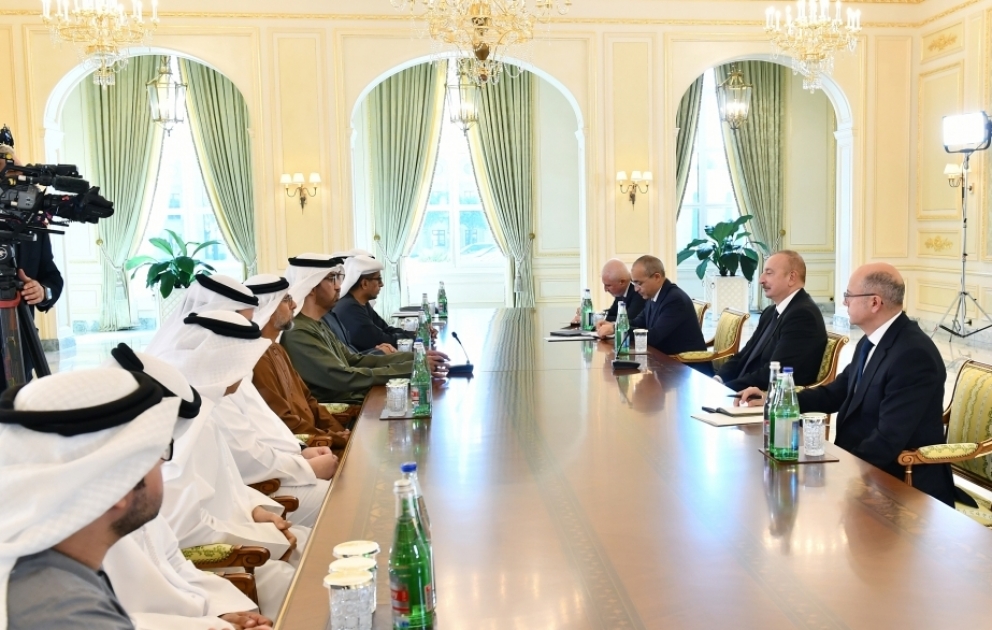 Präsident Ilham Aliyev empfängt VAE-Delegation um Minister für Industrie und Hochtechnologie VIDEO