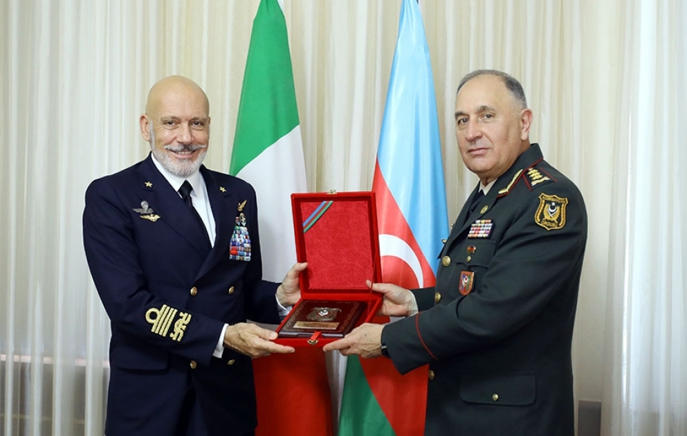 Le chef d'état-major des armées italiennes arrive en Azerbaïdjan VIDEO