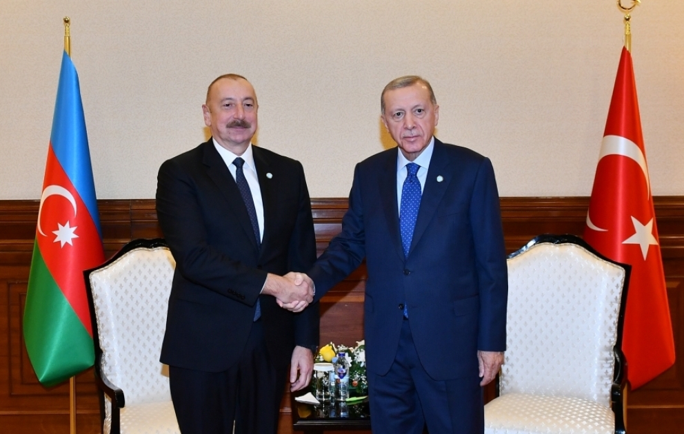 Präsident Ilham Aliyev und Präsident Recep Tayyip Erdogan treffen sich in Astana AKTUALISIERT VIDEO