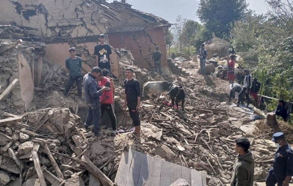 Erdbeben in Nepal: Mindestens 128 Menschen ums Leben gekommen VIDEO