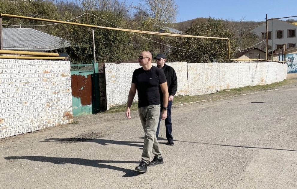 Президент Ильхам Алиев и первая леди Мехрибан Алиева посетили село Венгли Кяльбаджарского района ВИДЕО