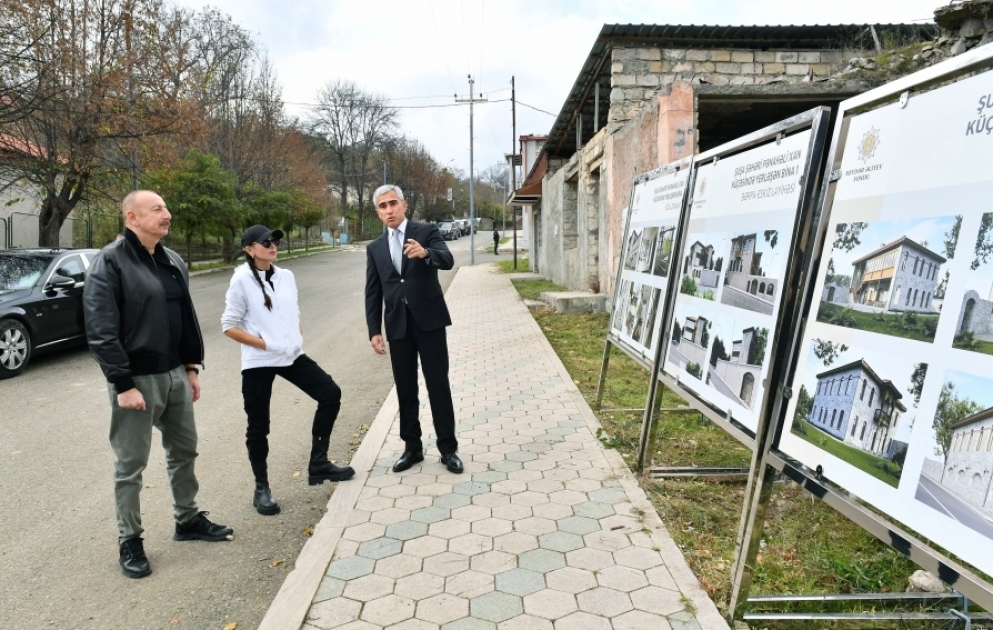 Ilham Aliyev prend connaissance des projets de restauration et de reconstruction à réaliser dans certains bâtiments de la rue du khan Penahali MIS A JOUR VIDEO