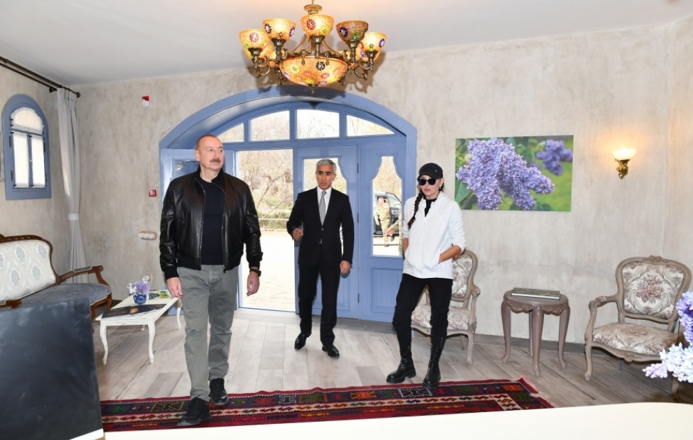 Präsident Ilham Aliyev und First Lady Mehriban weihen Hotel „Yasaman“ in Schuscha ein VİDEO