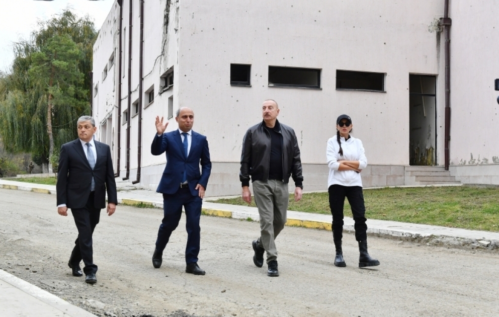 Le président Aliyev visite les bâtiments d’une école professionnelle et d’un collège à Choucha  MIS A JOUR VIDEO