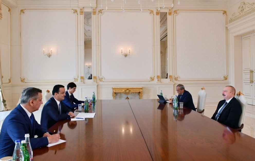 Le président azerbaïdjanais reçoit le ministre ouzbek de l’Investissement, de l’Industrie et du Commerce VIDEO