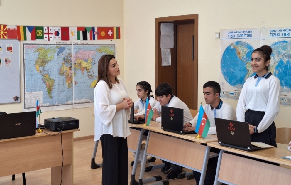 Lənkəran məktəbinin poliqlot şagirdi - 12 dil öyrənir  FOTO VİDEO