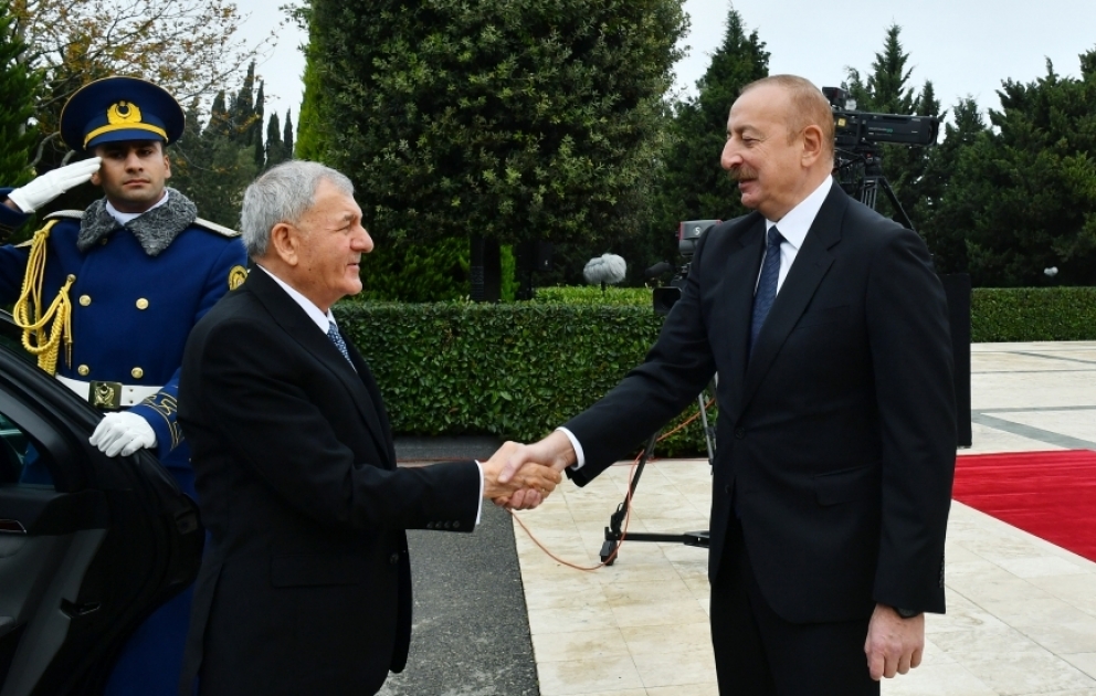 Offizieller Empfang von Präsident Abdullatif Jamal Rashid in Baku VIDEO