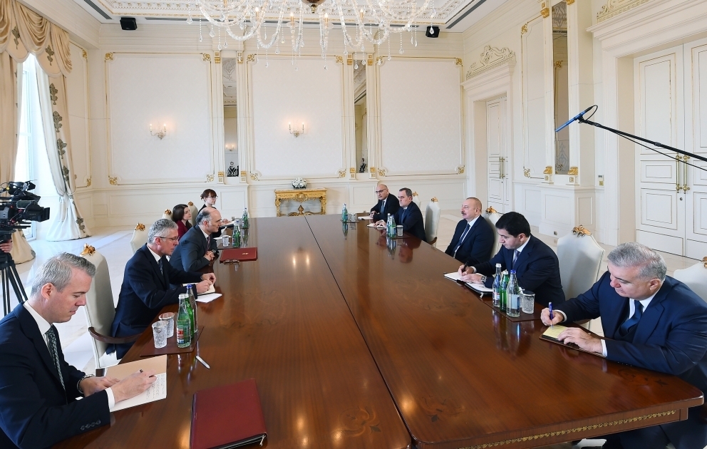 Präsident Ilham Aliyev empfängt britischen stellvertretenden Staatssekretär für parlamentarische Beziehungen im Amt für auswärtige Angelegenheiten AKTUALISIERT VIDEO