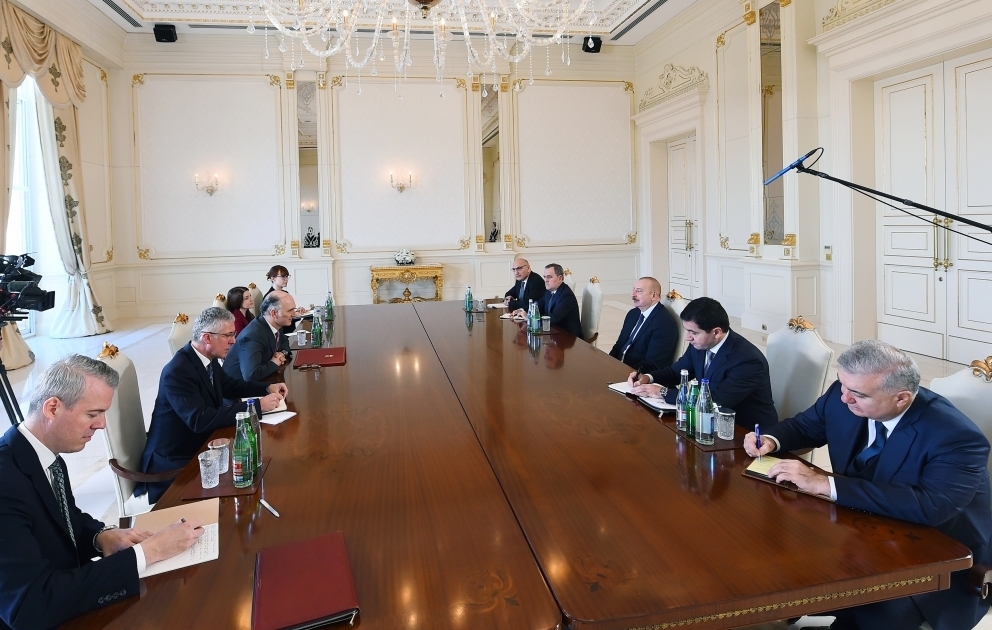 Le président Ilham Aliyev reçoit le sous-secrétaire d’État britannique Leo Docherty MIS A JOUR VIDEO