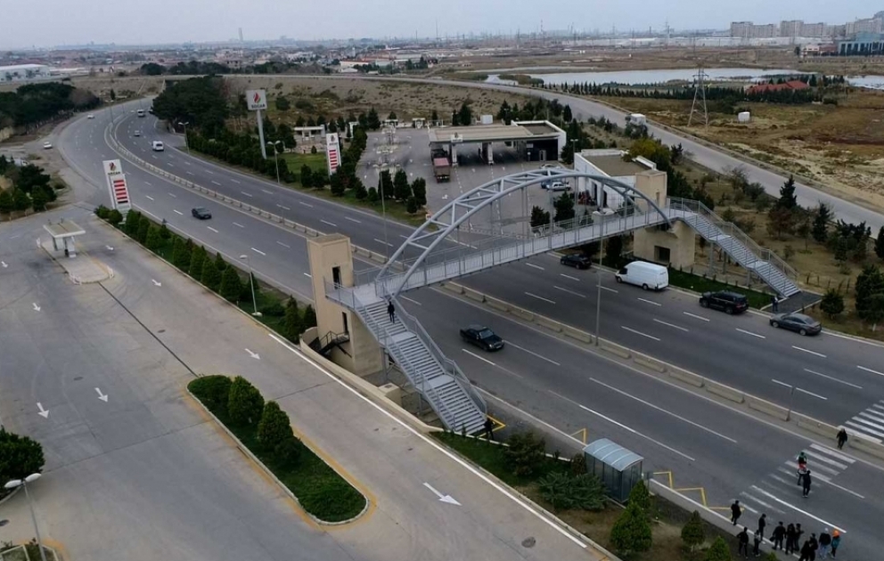 Yeni yerüstü piyada keçidi vətəndaşların istifadəsinə verilib VİDEO