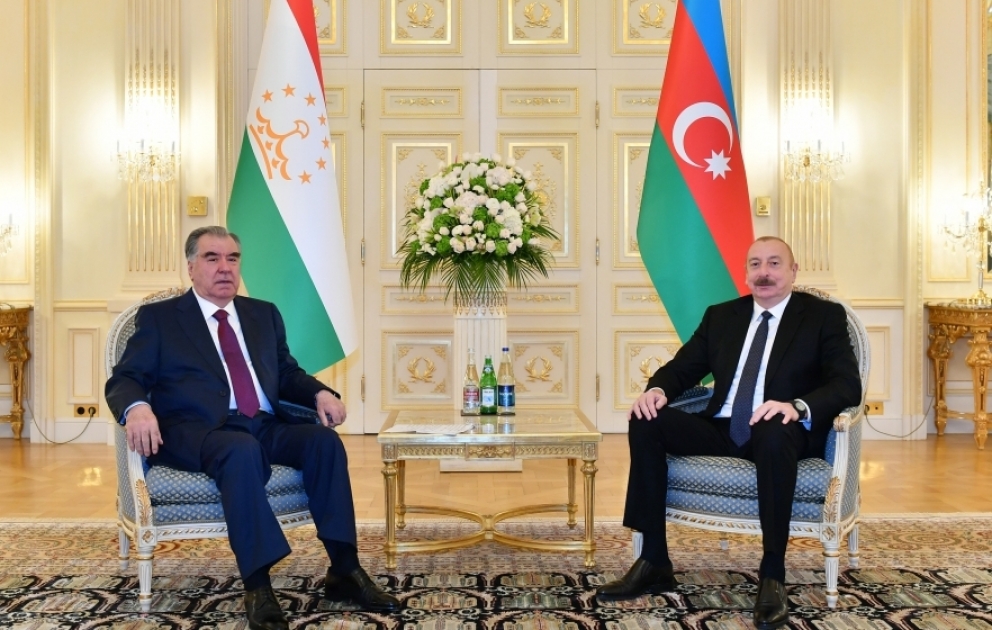 Azərbaycan Prezidenti İlham Əliyev Tacikistan Prezidenti Emoməli Rəhmon ilə görüşüb  YENİLƏNİB VİDEO