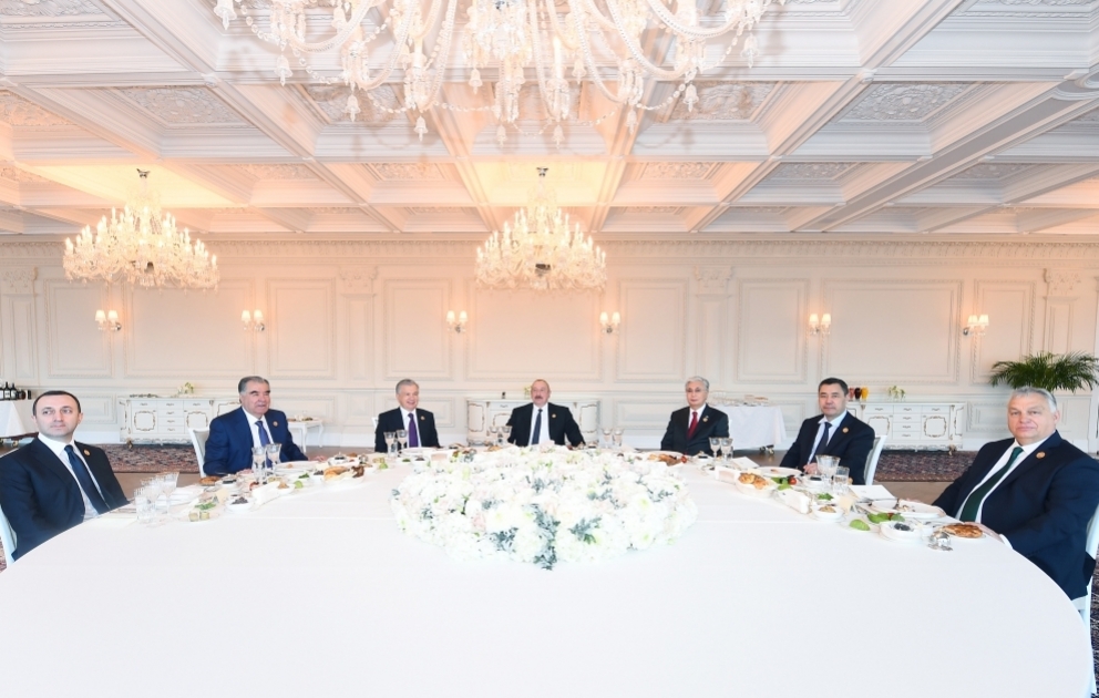 Un dîner officiel donné en l’honneur des chefs d’Etat et de gouvernement ayant participé au Sommet du SPECA VIDEO