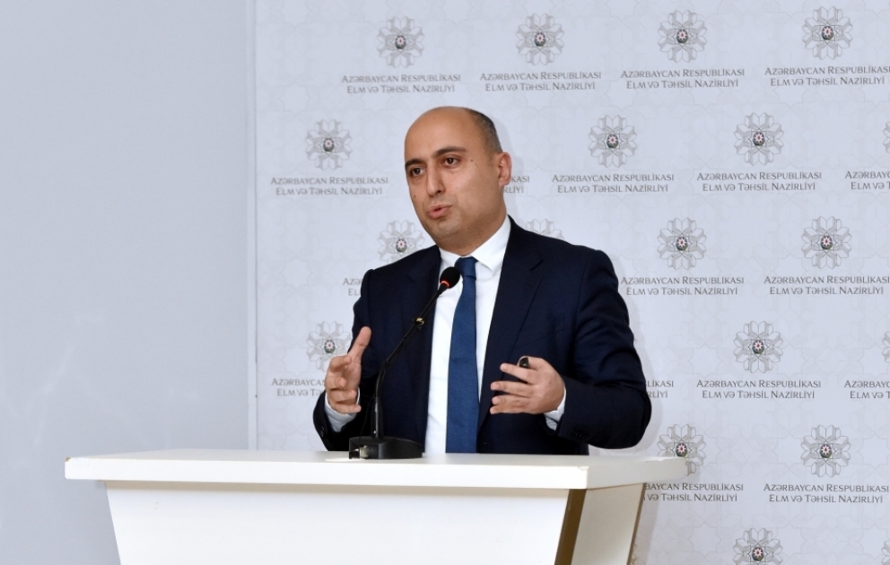 Emin Əmrullayev: Hazırda məktəblərdə qızılca ilə bağlı qapanmanın tətbiqi gözlənilmir VİDEO