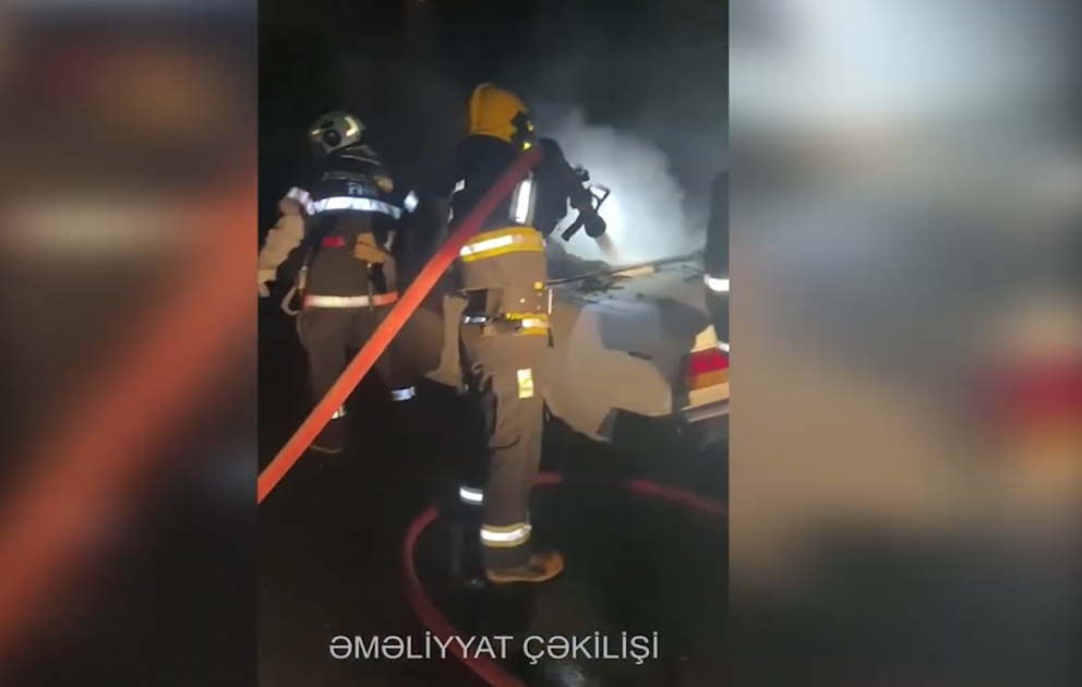 Xətai rayonunda avtomobildə yanğın baş verib VİDEO