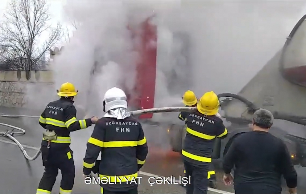 Bakı-Şamaxı yolunun 123 kilometrliyində avtomobildə baş verən yanğın söndürülüb VİDEO