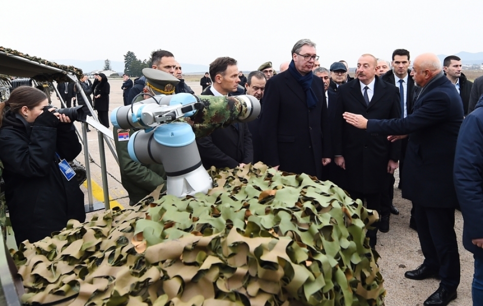 Президенты Ильхам Алиев и Александар Вучич осмотрели военную технику и оборудование ВИДЕО