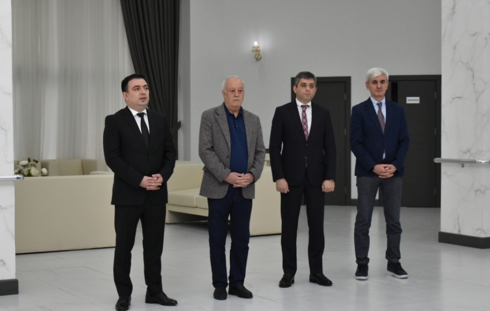AZƏRTAC-ın kollektivi Fəxri xiyabanda Ulu Öndərin məzarını ziyarət edib VİDEO